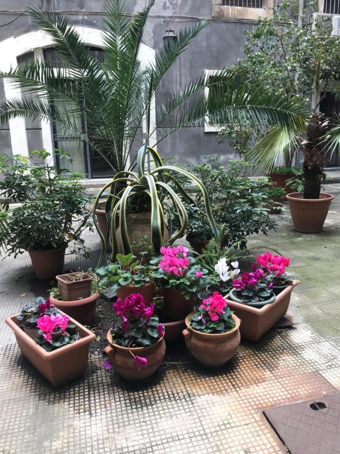 Elegante appartamento centro storico Aeroporto di Catania Fontana Rossa Esterno foto